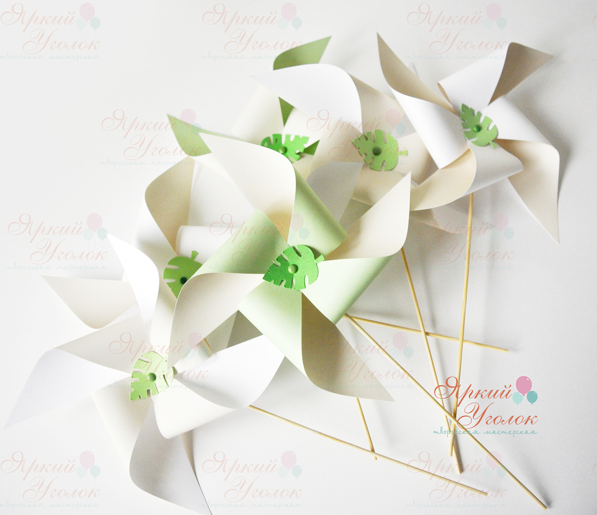 Декоративные вертушки салатовые с листьями