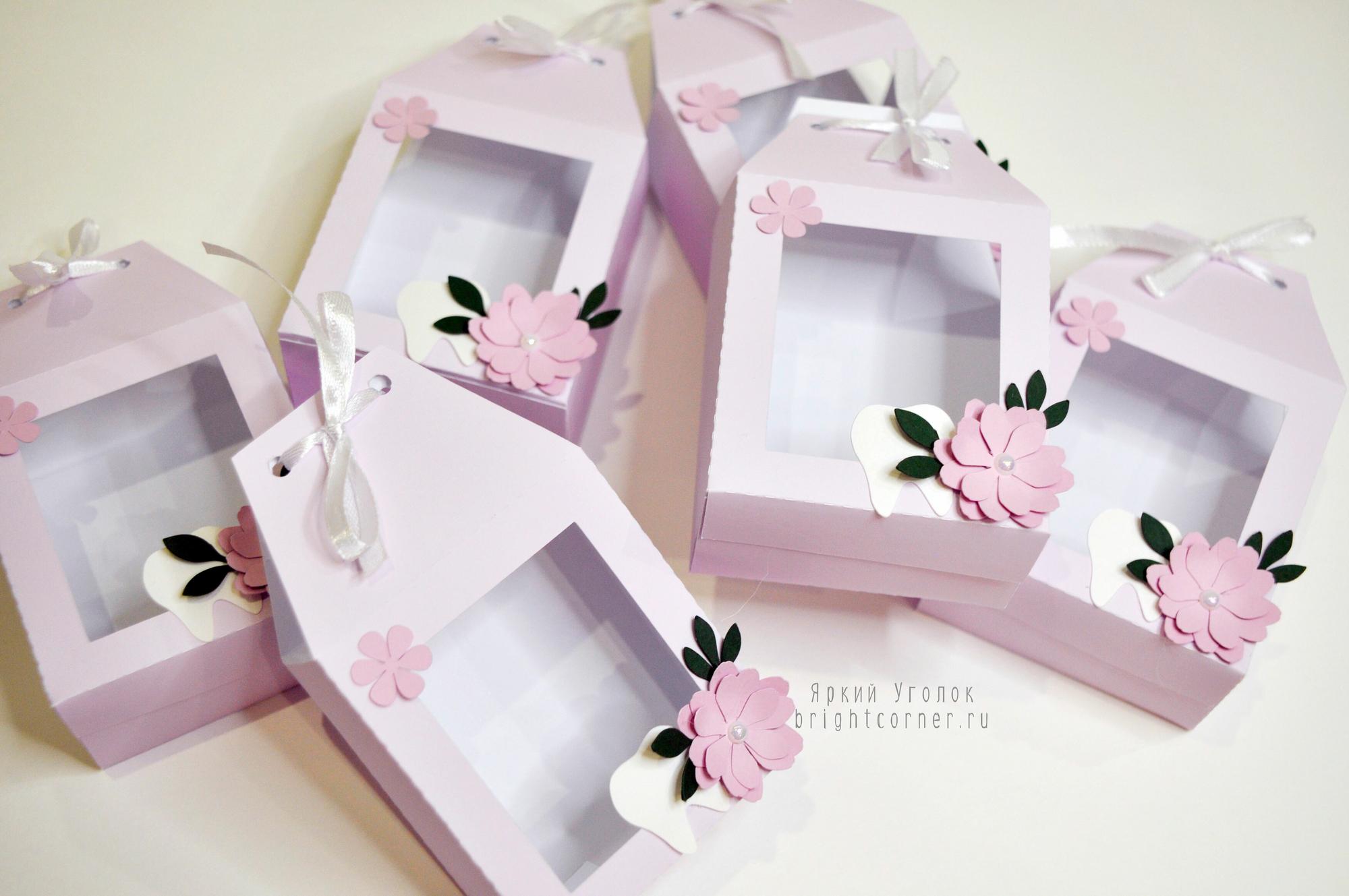 Бонбоньерки голубые с надписью и объемным декором "Первый зубик с цветами"