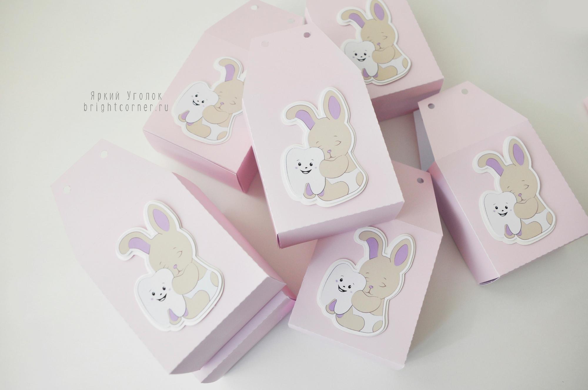 Бонбоньерки  розовые с надписью и объемным декором "Первый зубик и зайка"