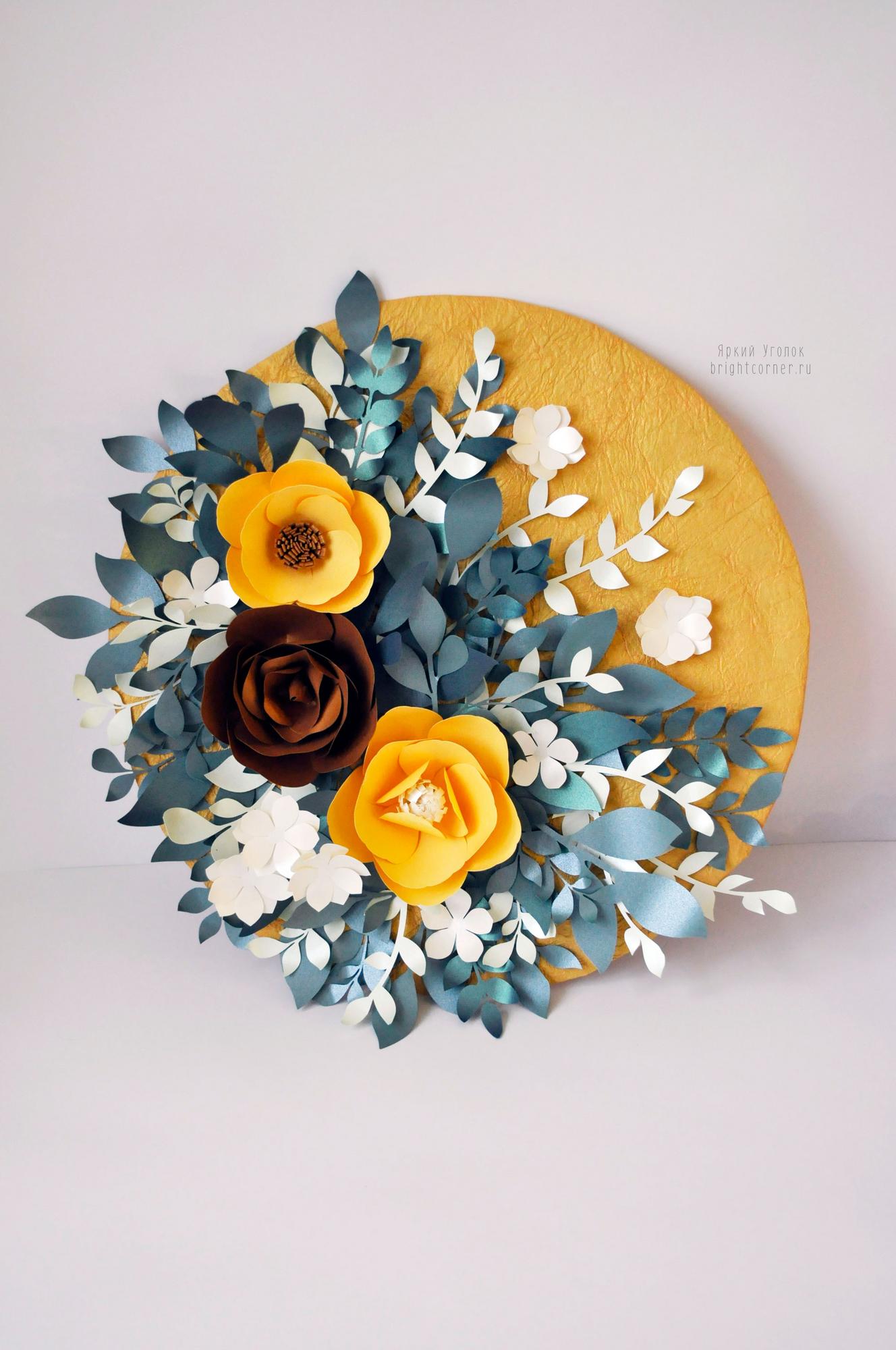 Панно круглое с объемными цветами