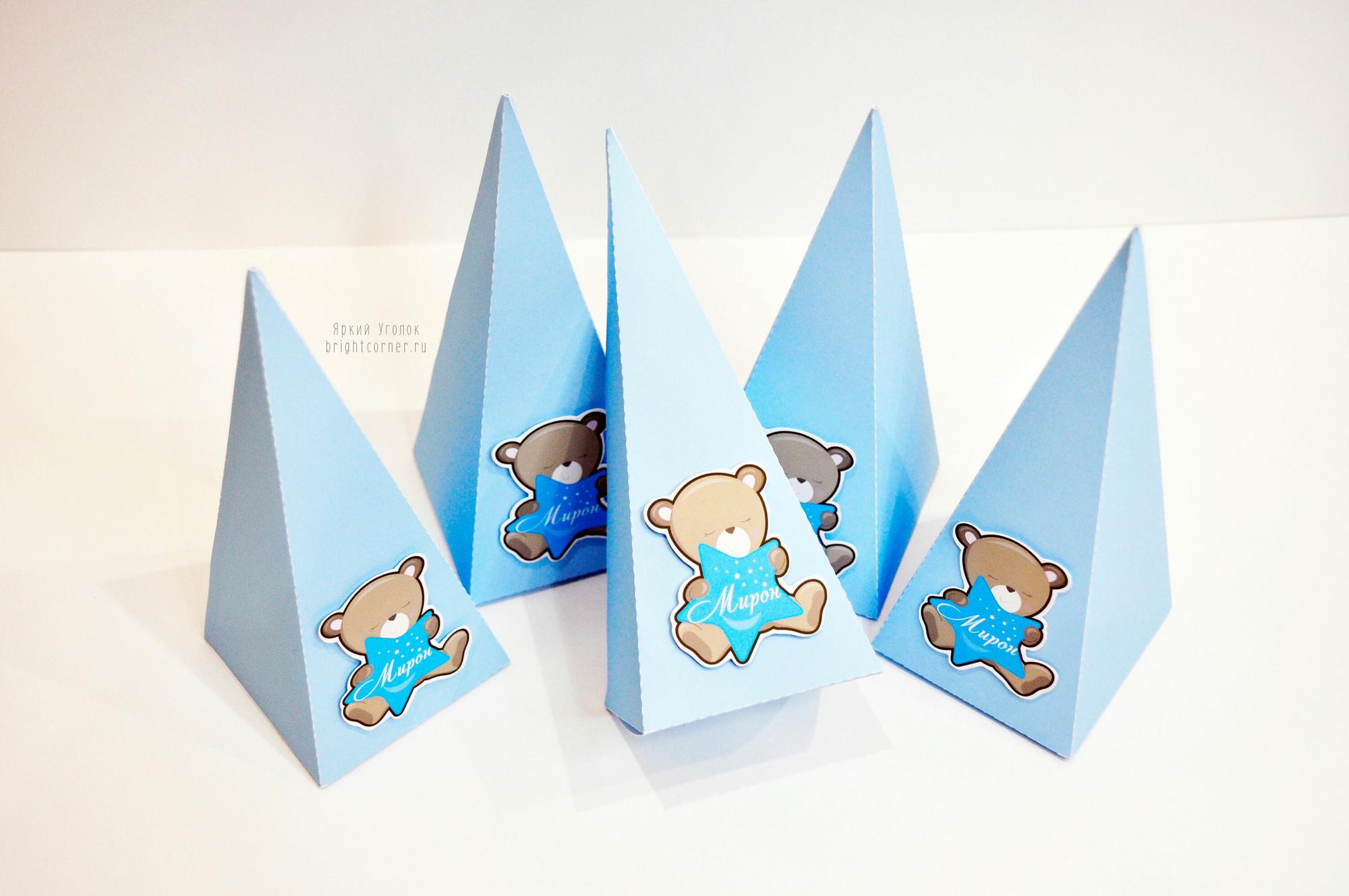 Бонбоньерка - треугольная коробочка с мишками