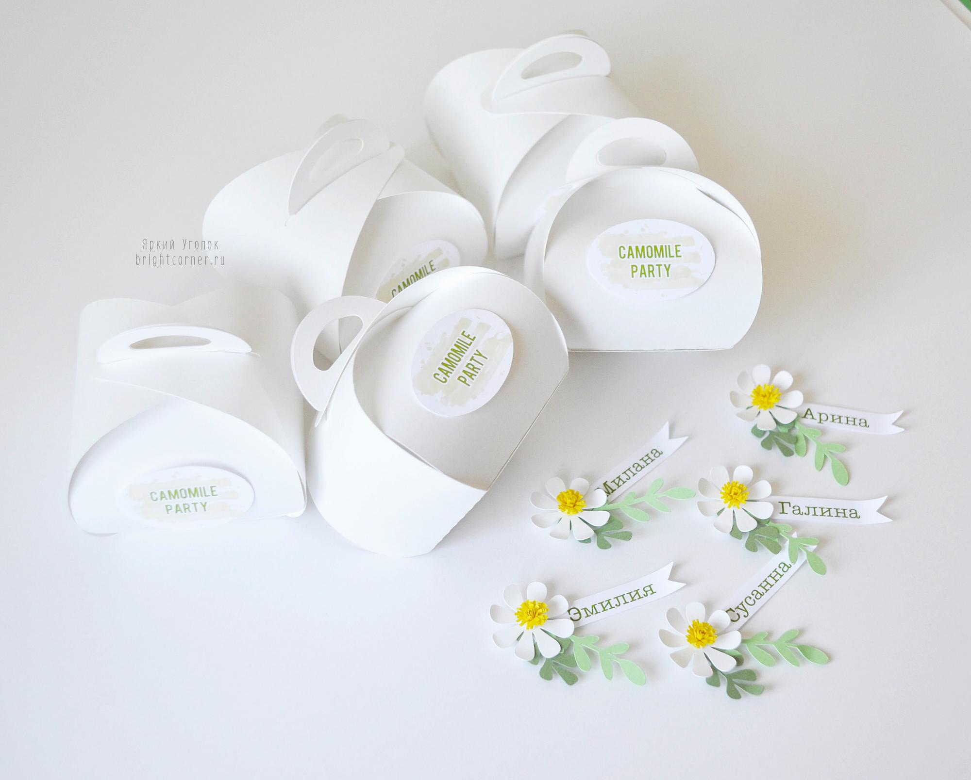 Коробочки белые с надписью