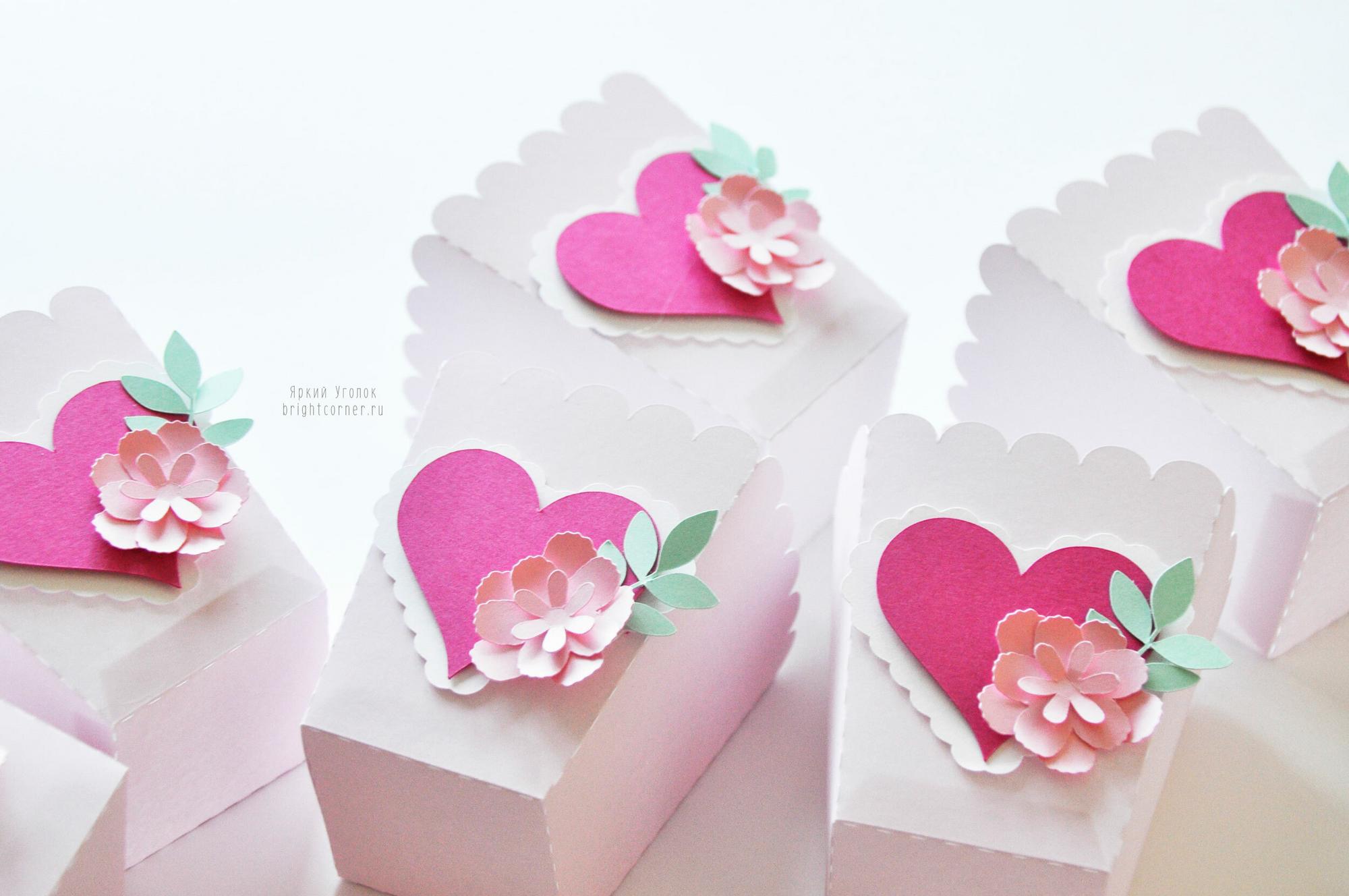 Стаканчики для сладостей или попкорна с объемным декором "Сердечко с цветами"