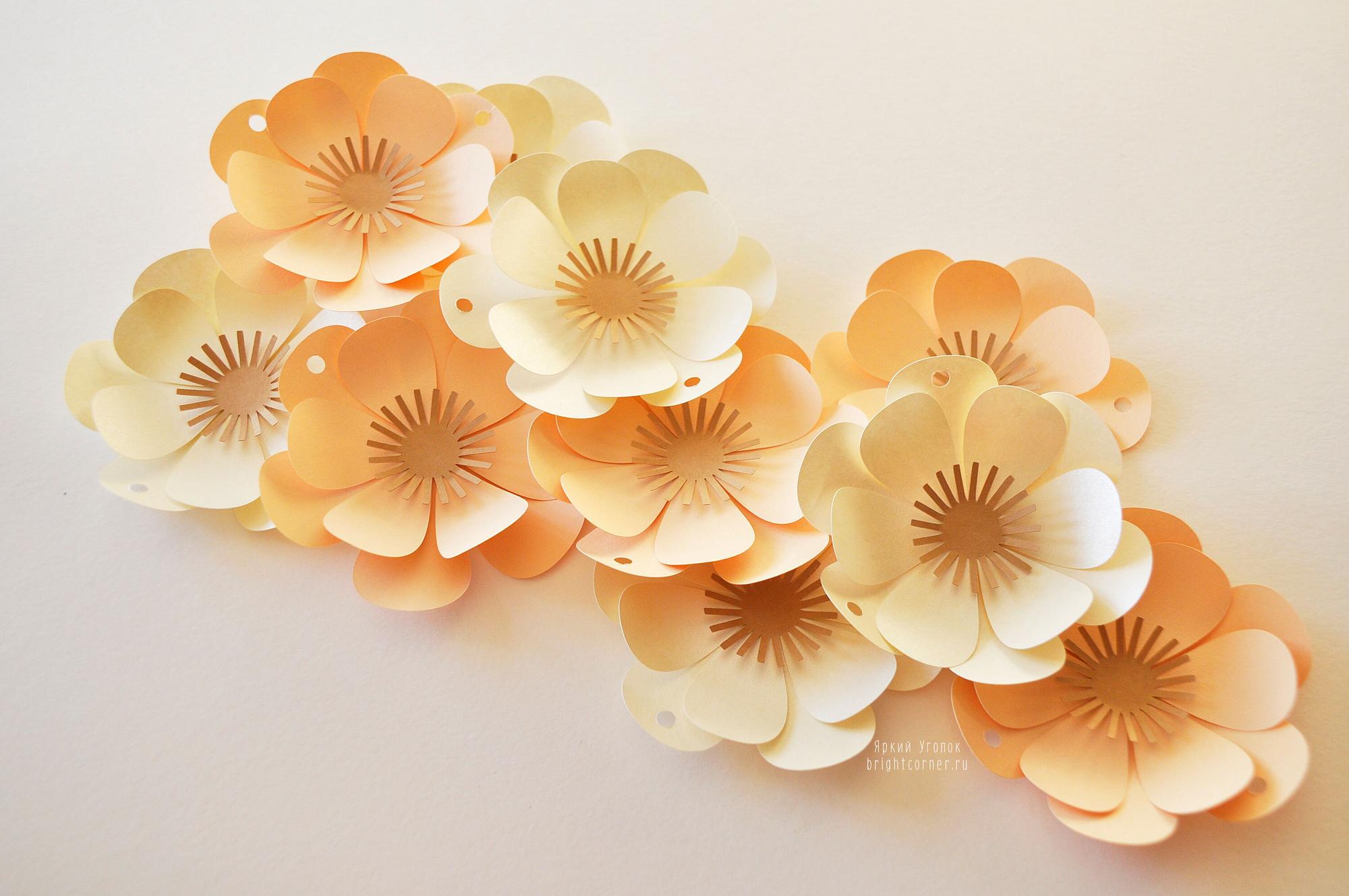 Объемные цветы кремовые