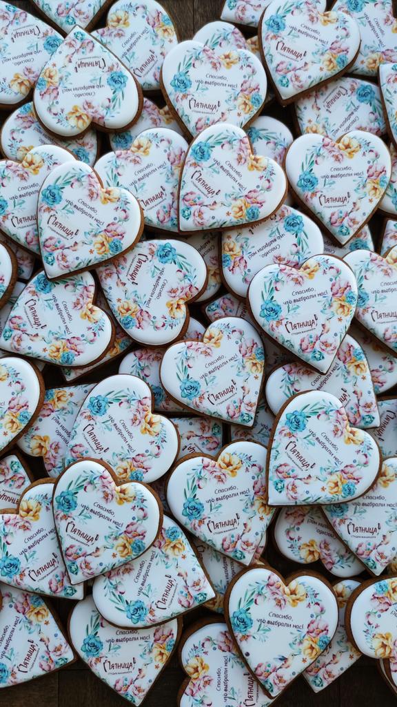 Корпоративные пряники для студии маникюра