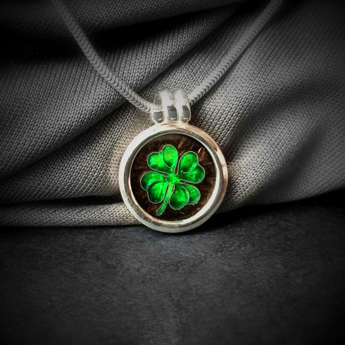 КУЛОН "КЛЕВЕР"