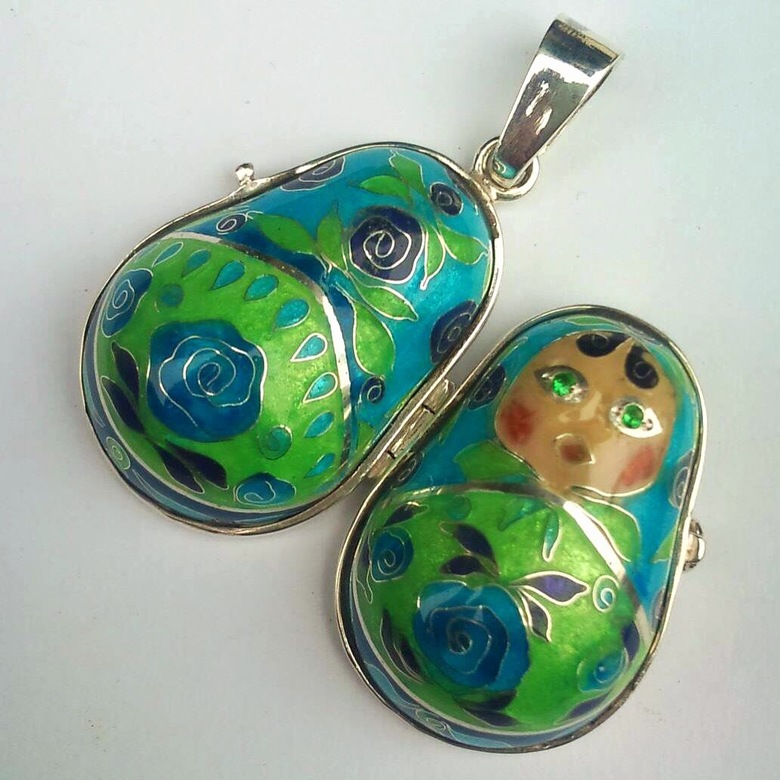 БРОШЬ/КУЛОН "МАТРЕШКА"