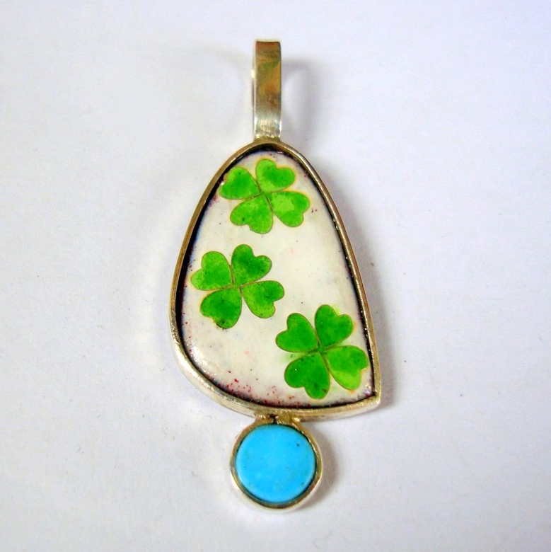 КУЛОН "ЗЕЛЕНЫЙ КЛЕВЕР"