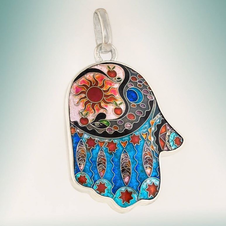 КУЛОН "РУКА"