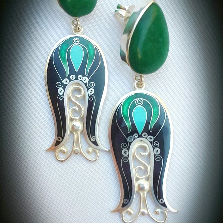 СЕРЬГИ "ИЗУМРУДНЫЙ КОЛОКОЛЬЧИК"