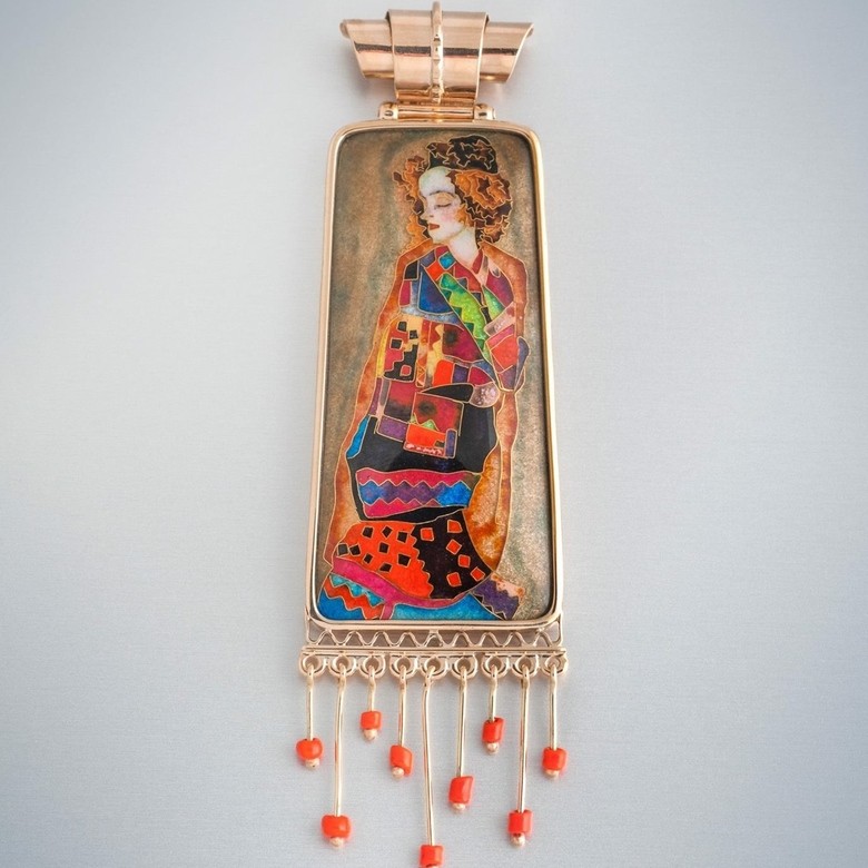 КУЛОН "ЖЕНЩИНА С КОРАЛЛОМ"