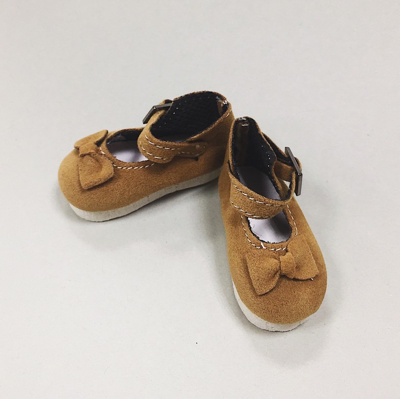 Brown shoes with a bow
