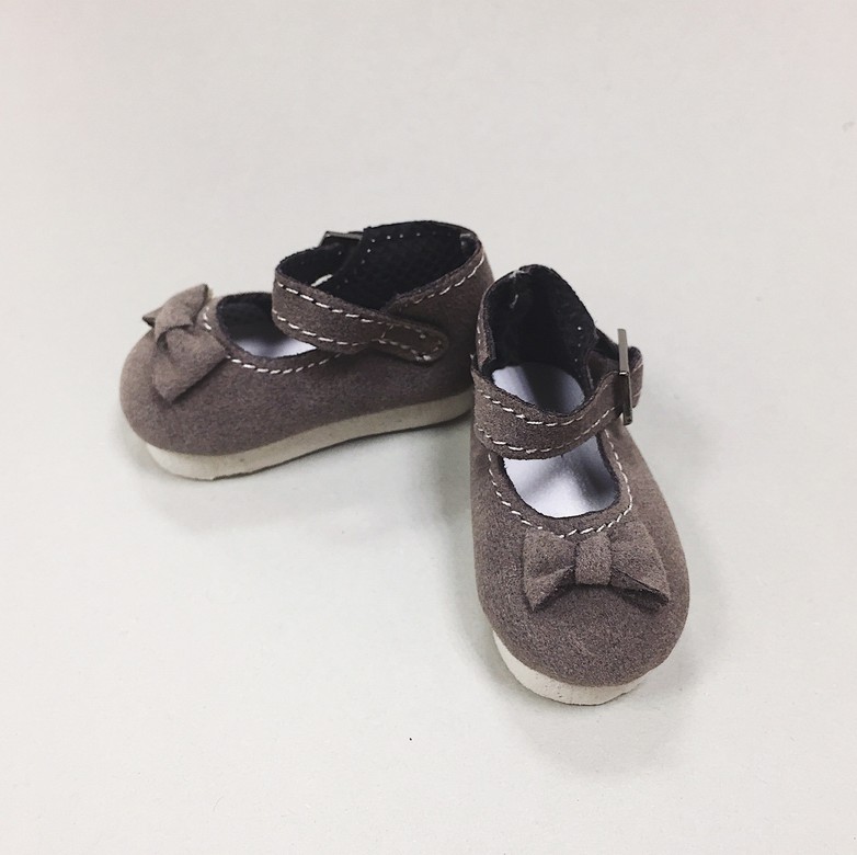 Gray shoes with a bow
