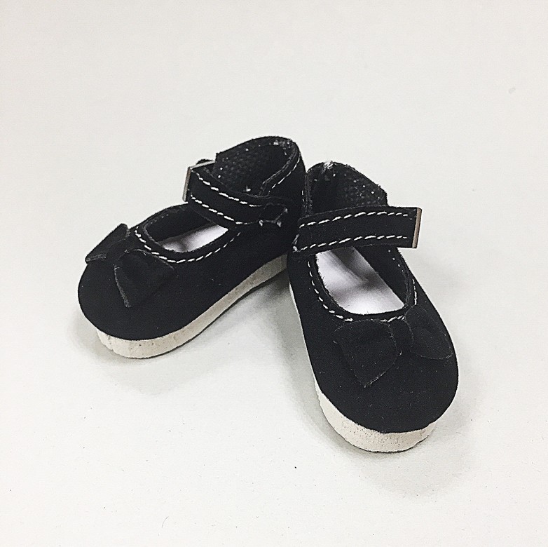 Black shoes with a bow