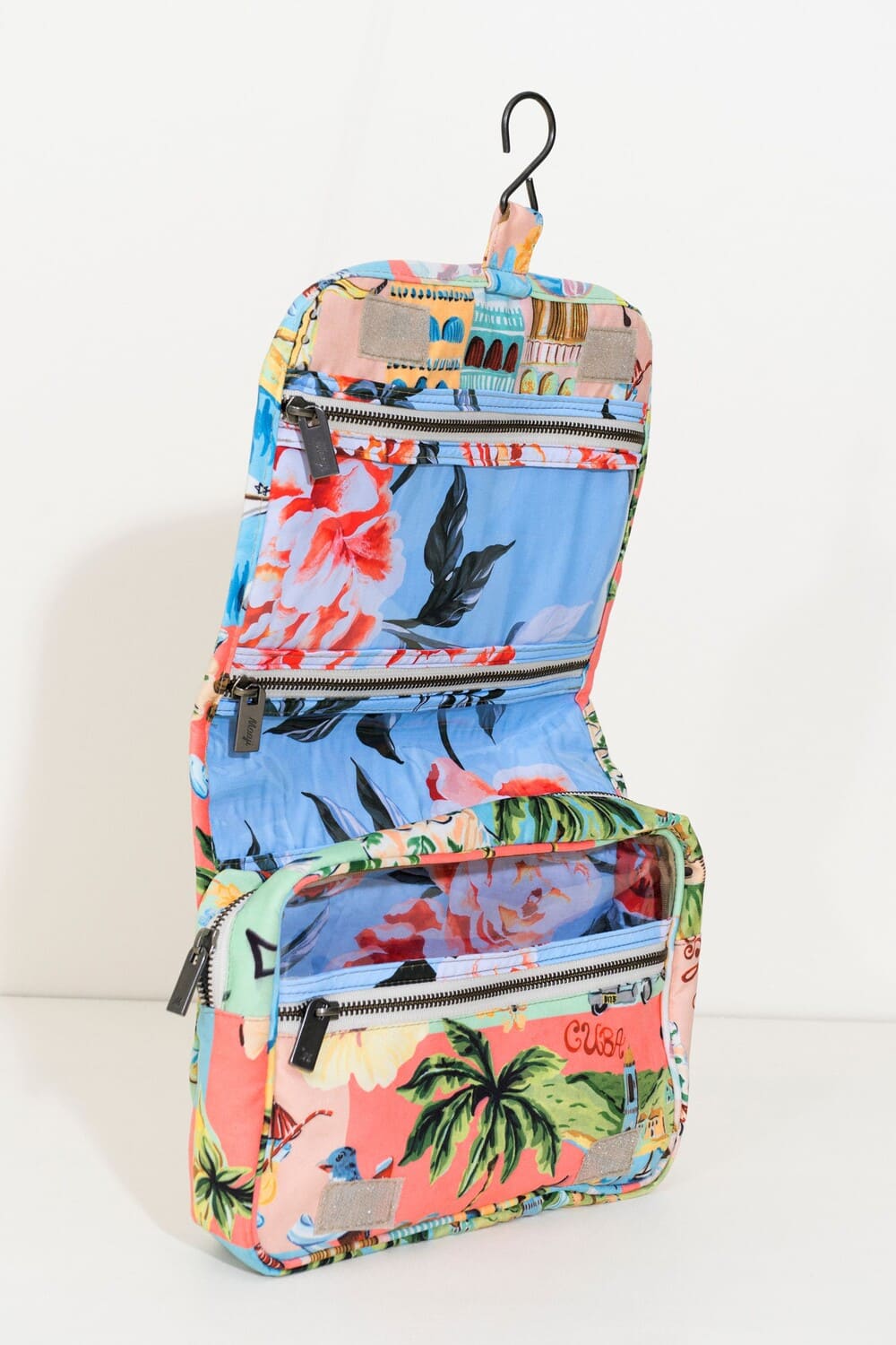 Дорожная сумка для аксессуаров или косметических средств в ассортименте Maaji Assorted Hana Travel Pocket 4109XPK002