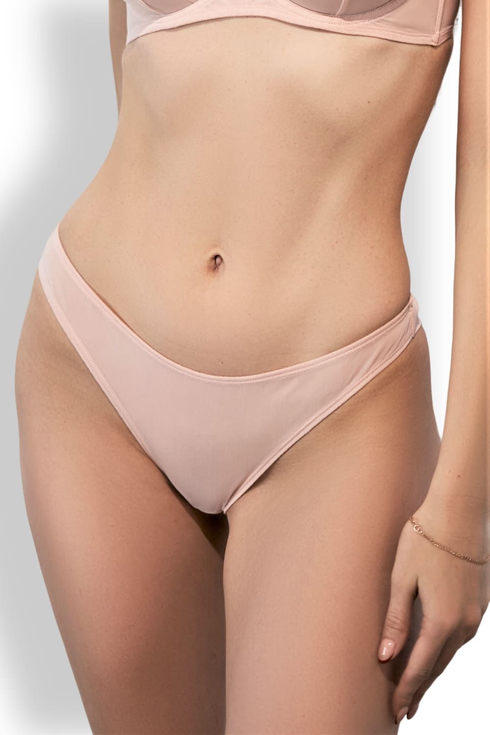 Трусы бразилиано из однотонного тюля D nu D L704 CU