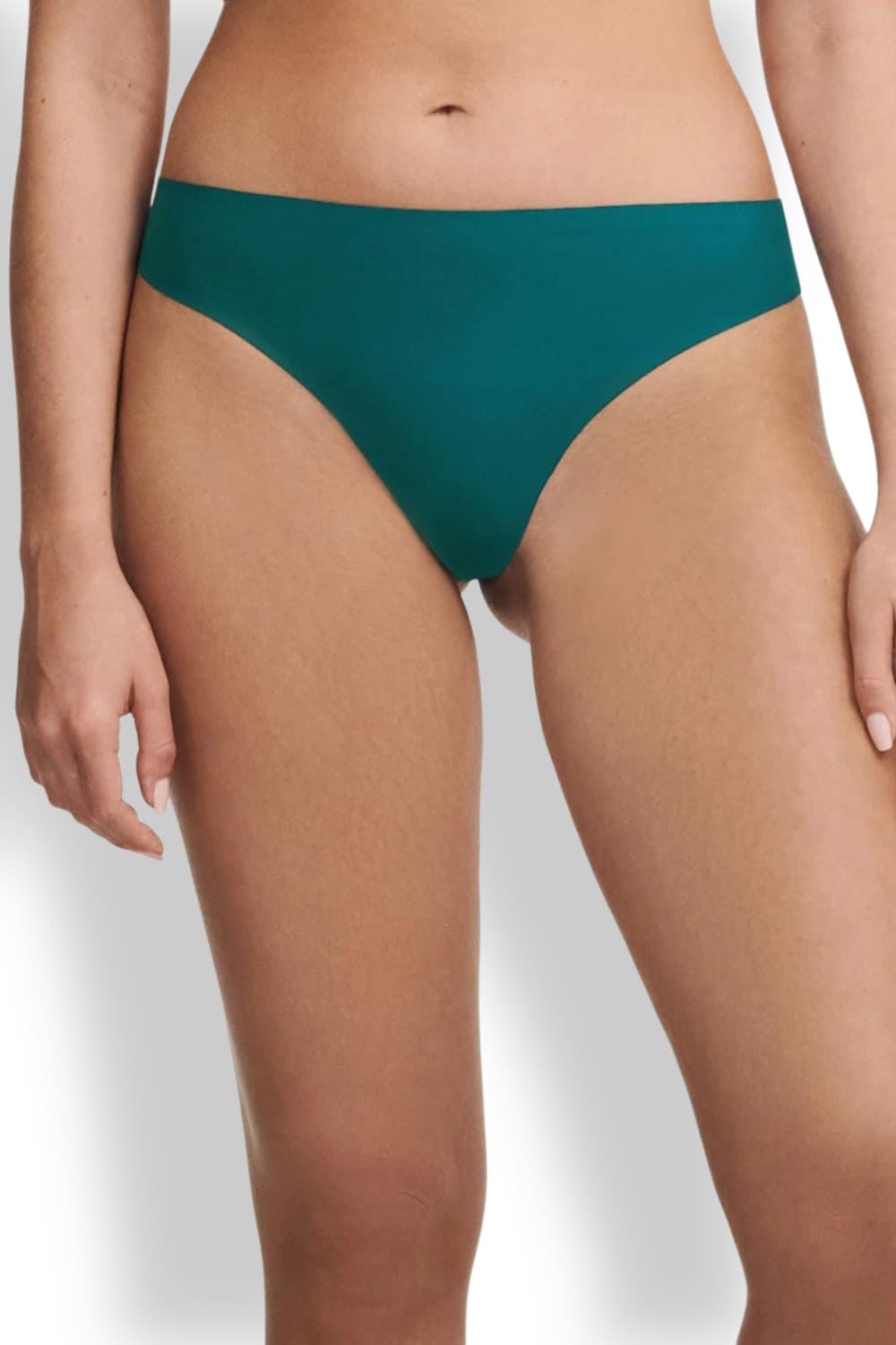 Трусы стринги Chantelle Softstretch Thong C26490