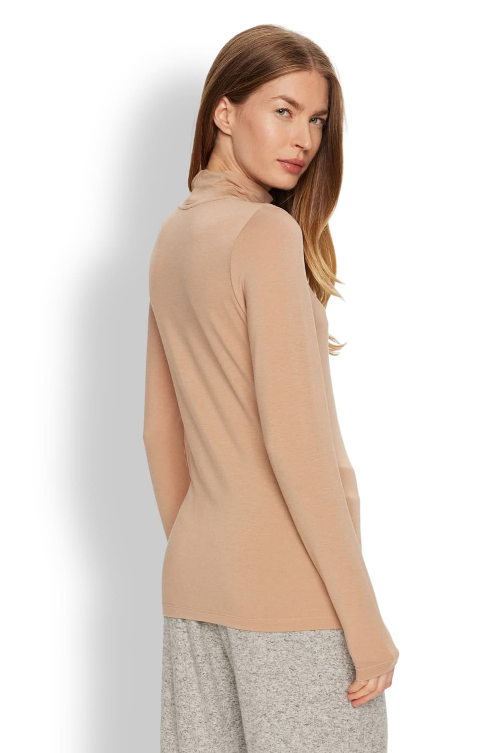 Женская водолазка из лиоцелла Emporio Armani 164633 4F224