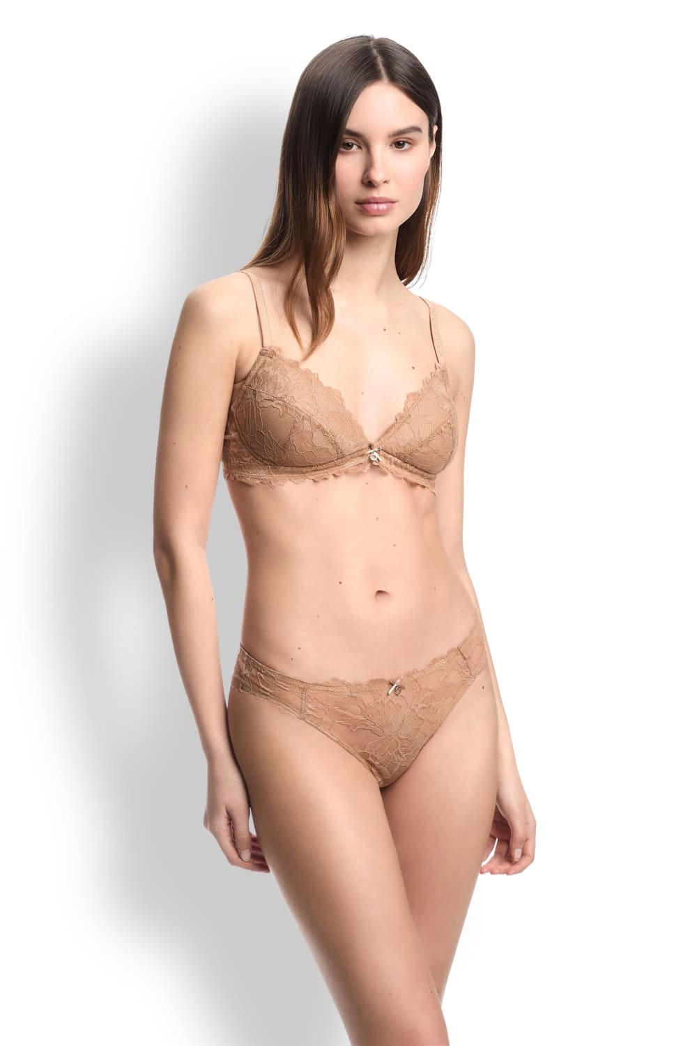 Бюстгальтер с треугольными чашечками Emporio Armani EW000437 AF10890