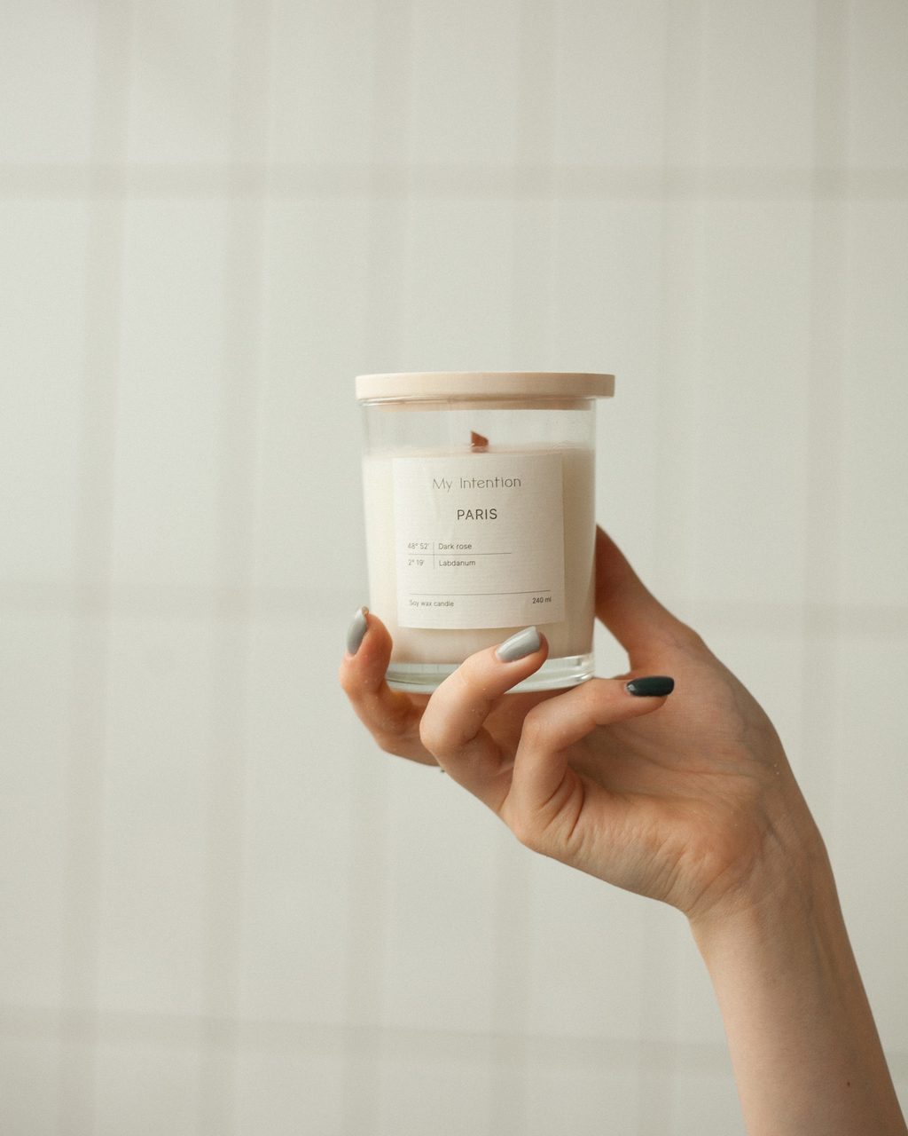 Ароматическая свеча Париж Темная роза и Лабданум