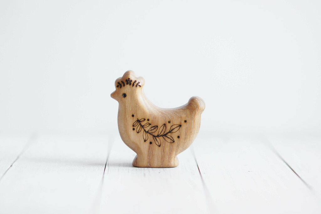 Wooden hen toy (standing) natural