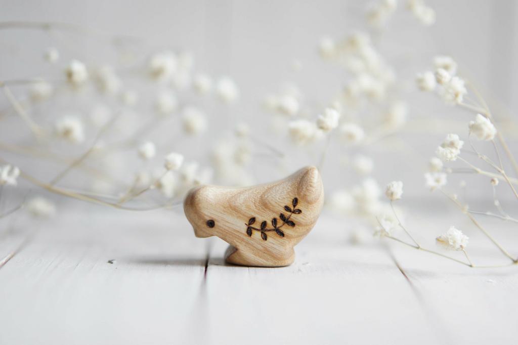 Сhicks  wooden toy (looks down) natural