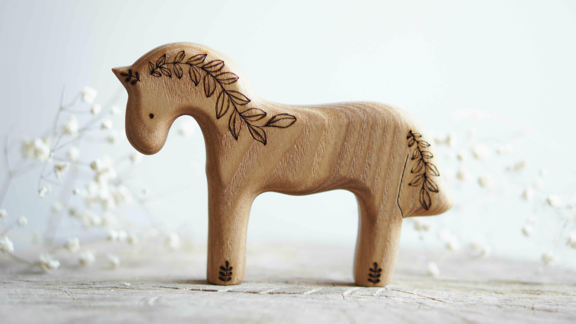 Wooden horse toy (mom)