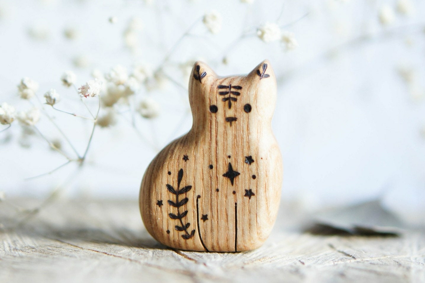 Cat sitting wooden toy