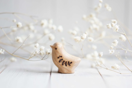 Сhicks  wooden toy (looks up) natural