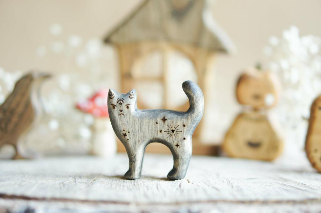 Wooden black standing cat toy (gloomy)