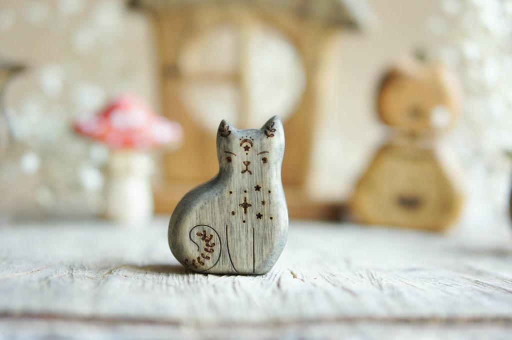 Wooden black cat sitting toy