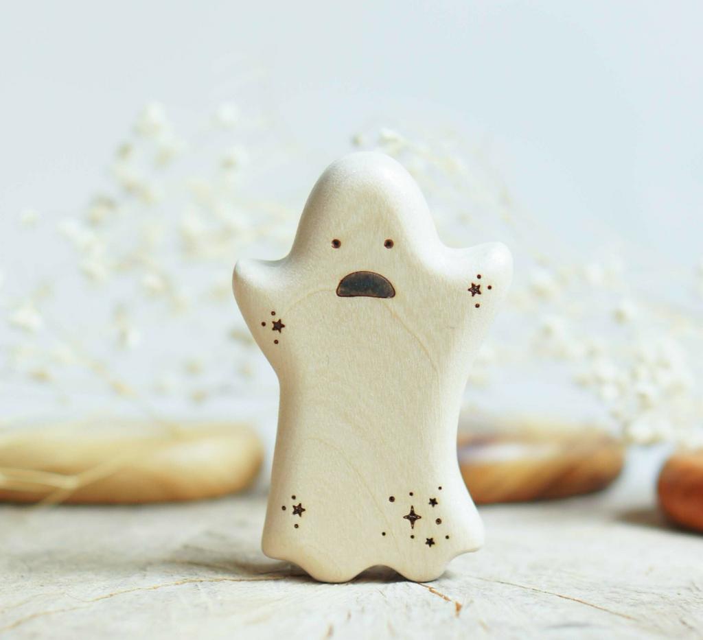Wooden ghost toy 2 (with sparkle)