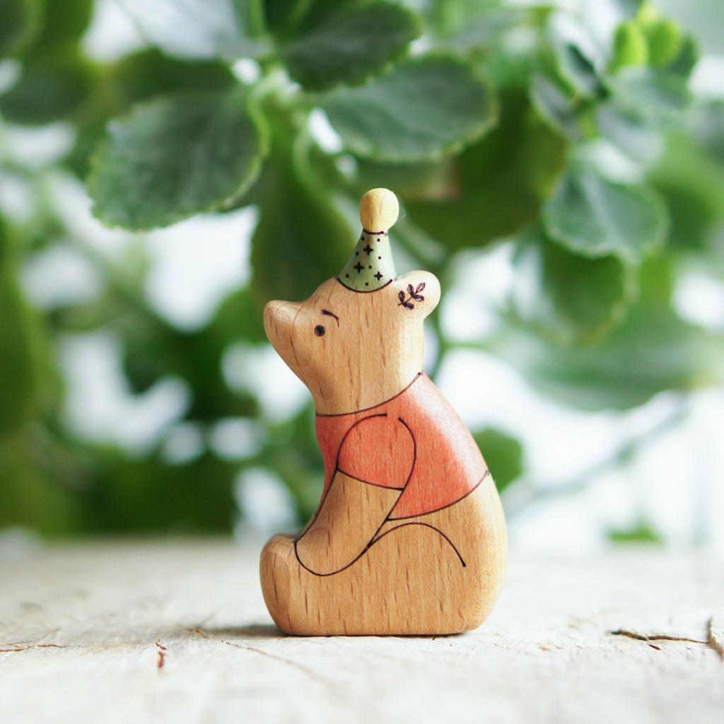 Winnie the Pooh  with party hat wooden toy