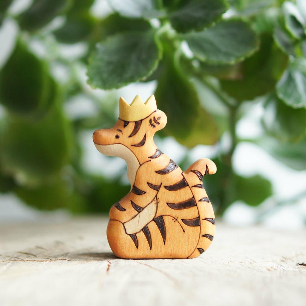 Tigger with crown toy