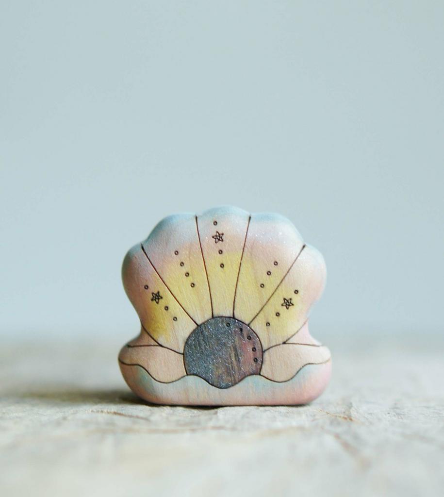 Sea shell with pearl 5 (blue-pink-yellow)