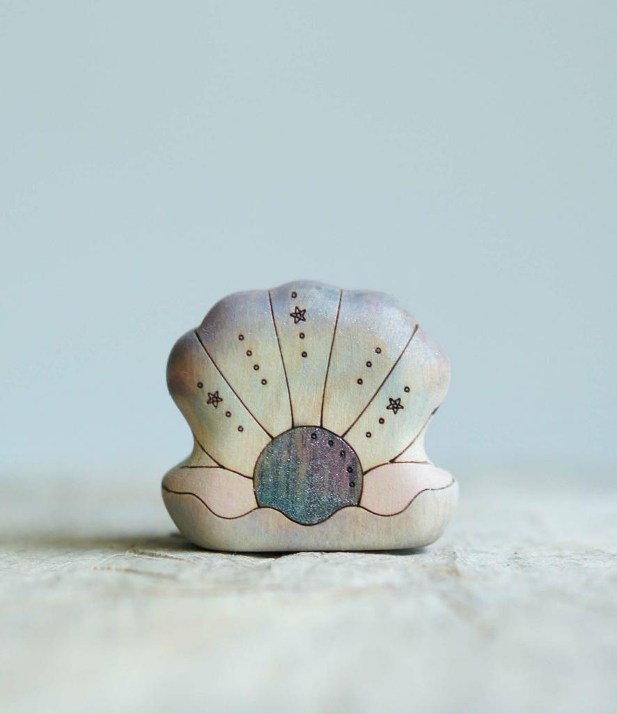 Sea shell with pearl 3 (purple-blue)