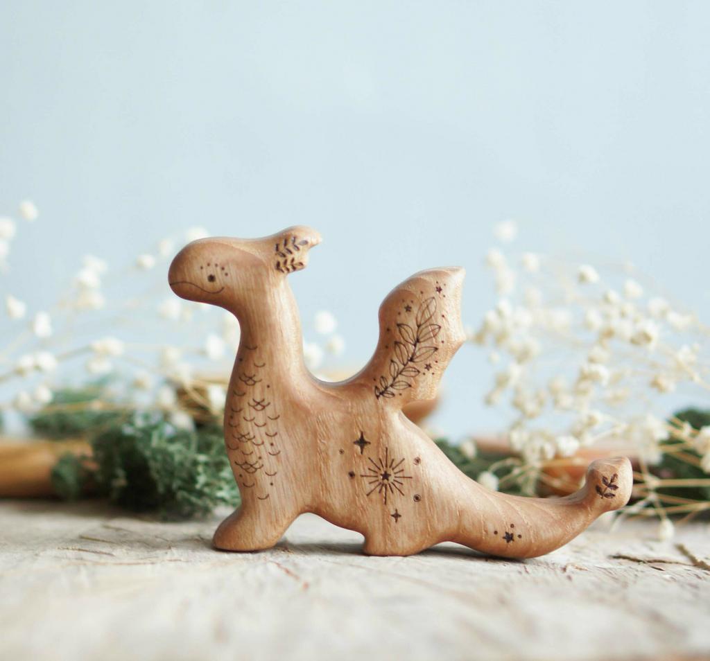 Wooden baby dragon toy (natural)
