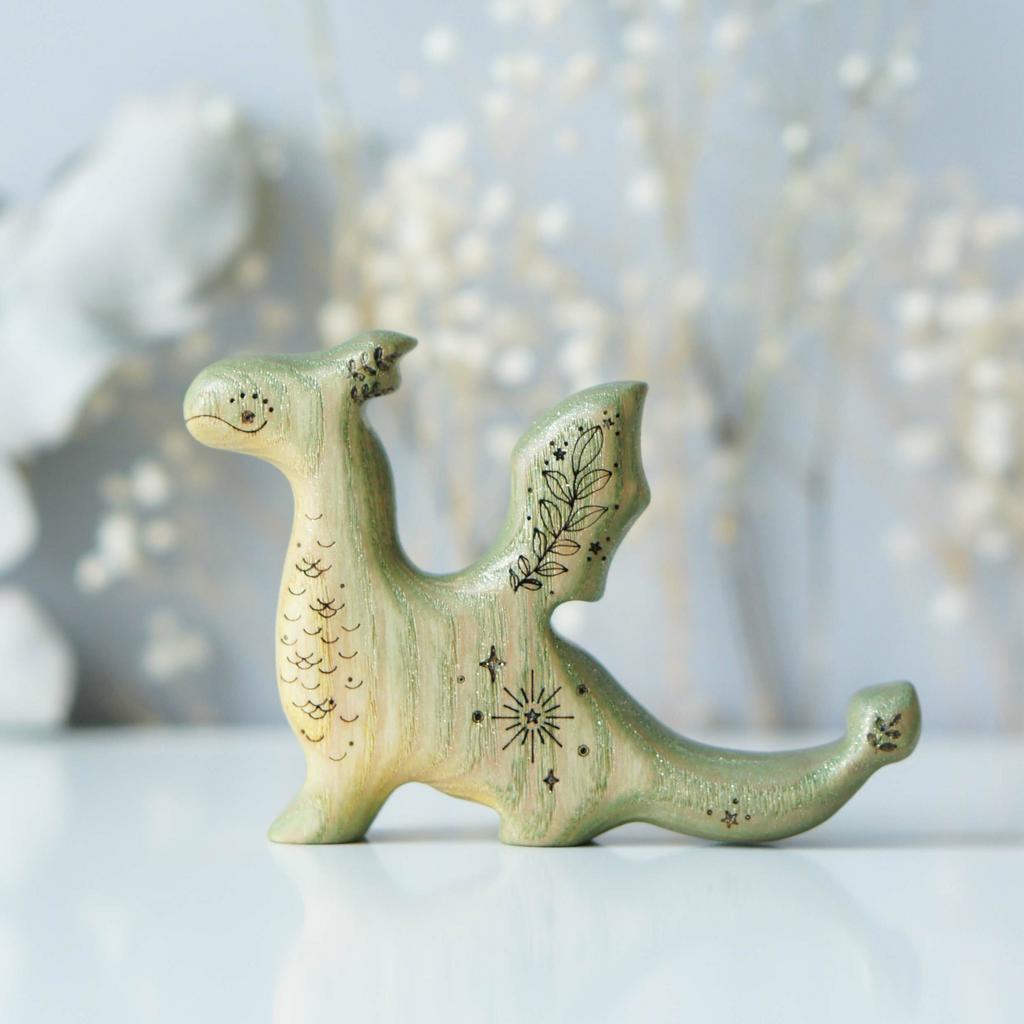 Baby dragon (green and gold sparkle)