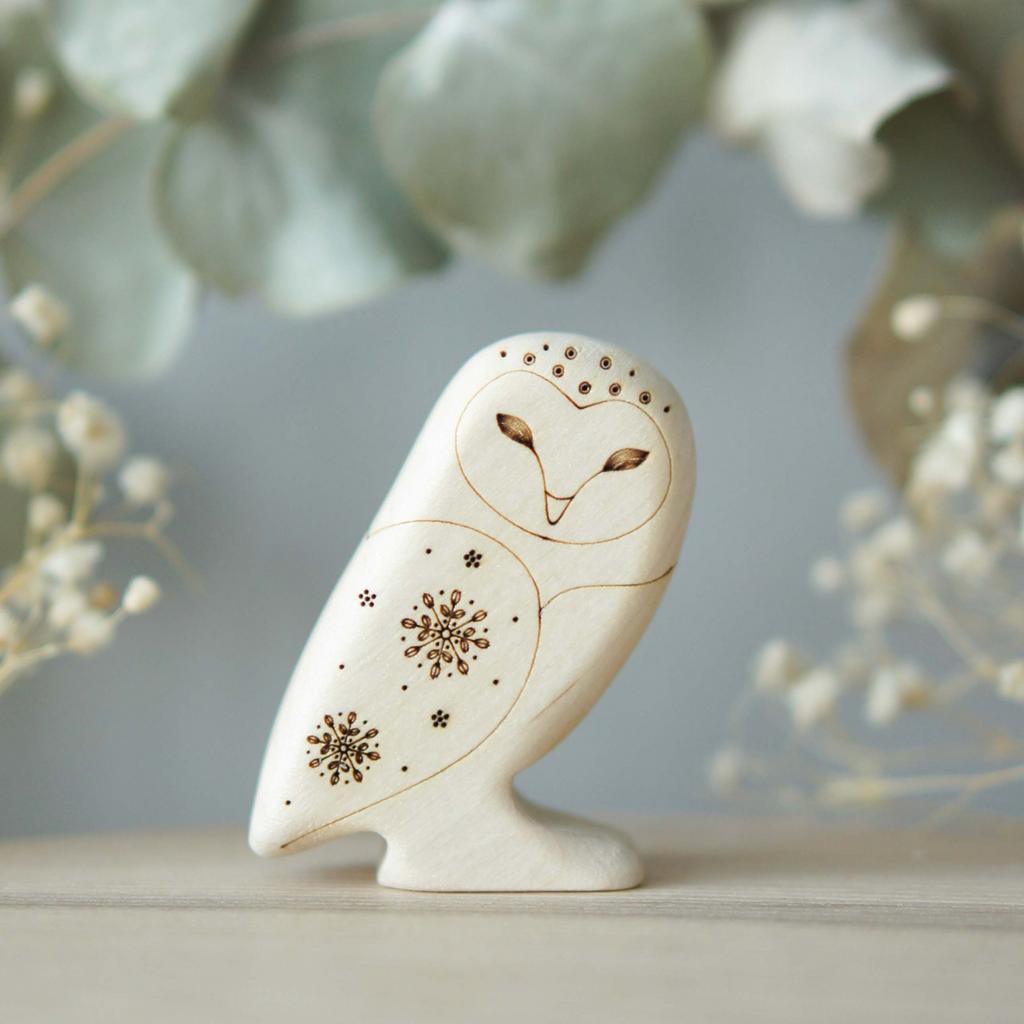 Barn owl wooden toy (natural with sparkle)