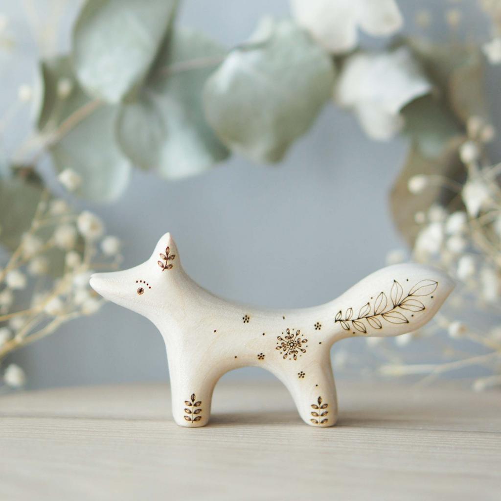 Standing baby fox (natural with sparkle)