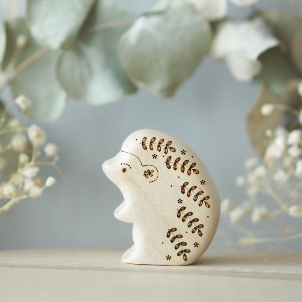 Wooden hedgehog toy (natural with sparkle)