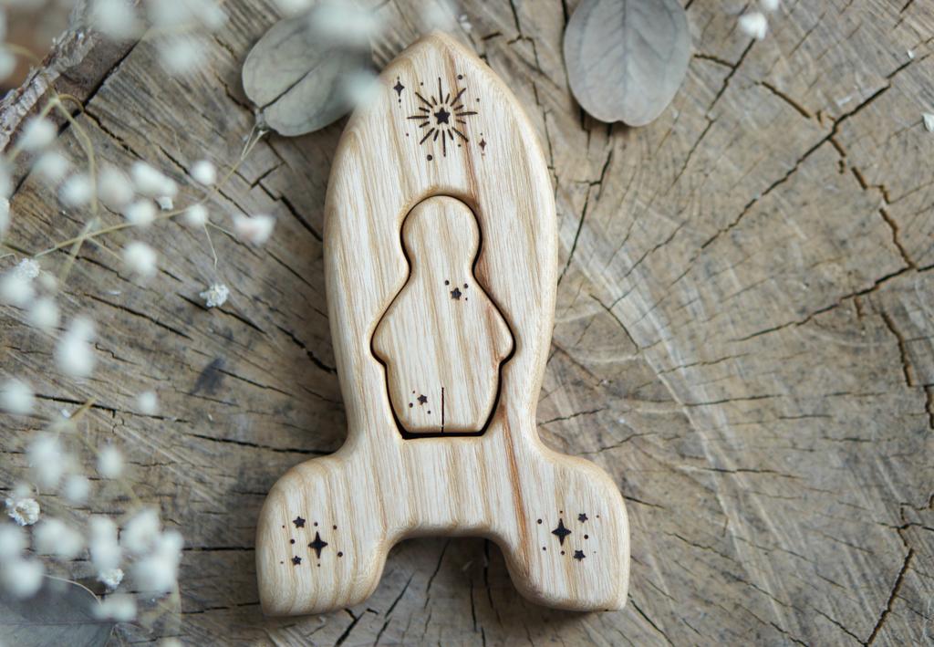 Wooden puzzle rocket (star)