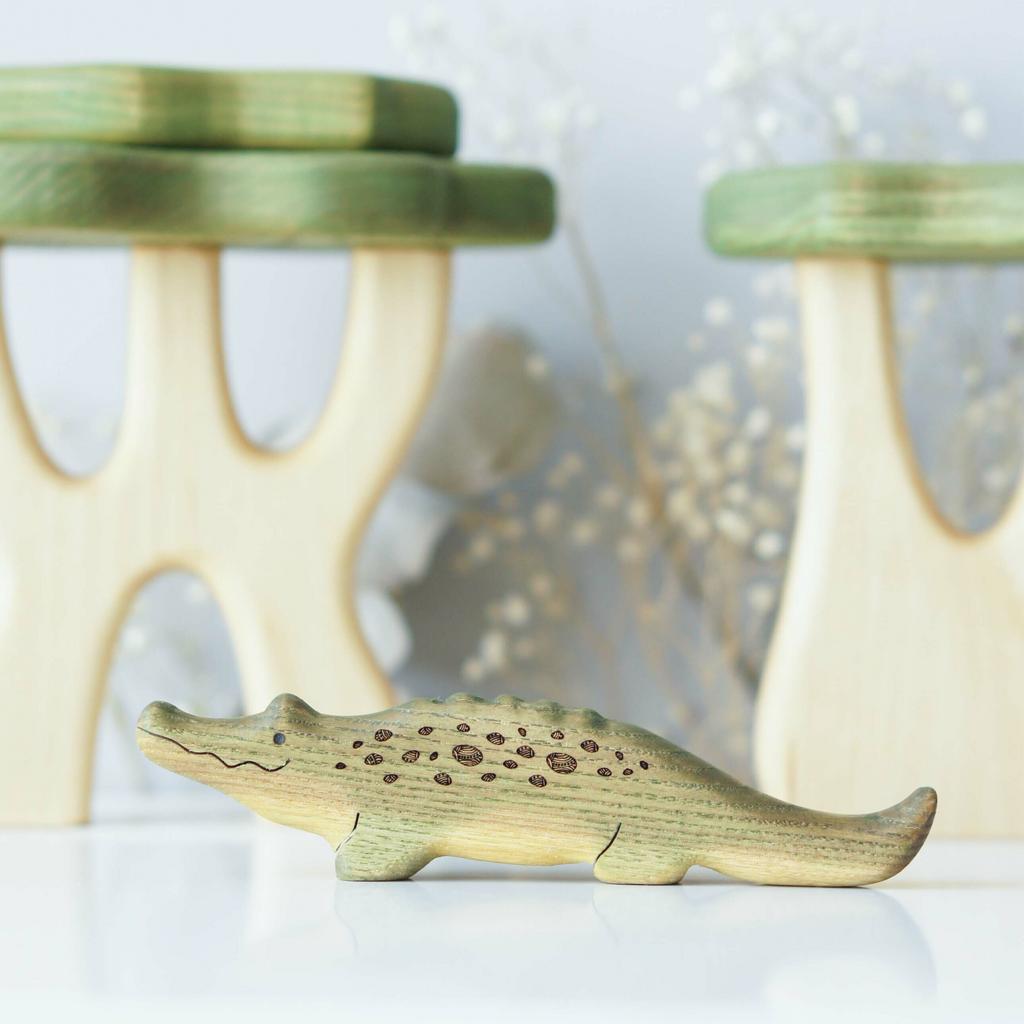 Crocodile wooden toy (colored)