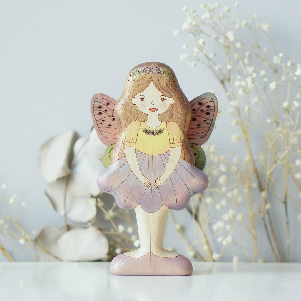 Fairy with wings (brunette)