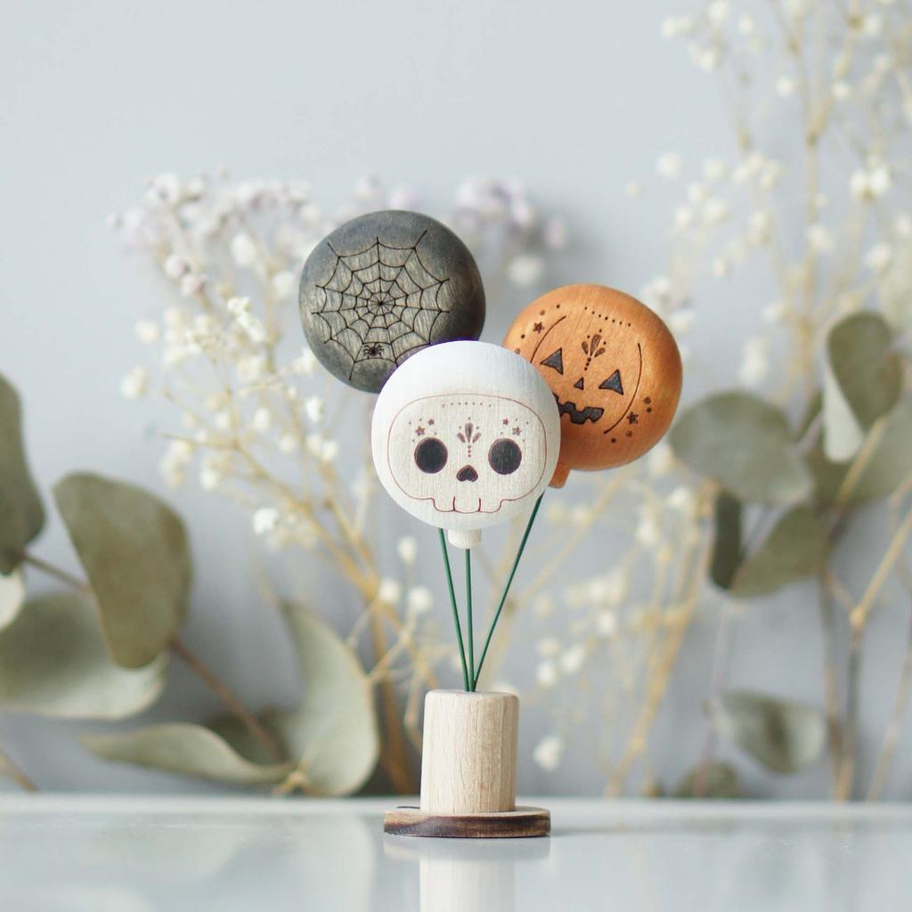 Balloon ornament for Halloween (with sparkle)