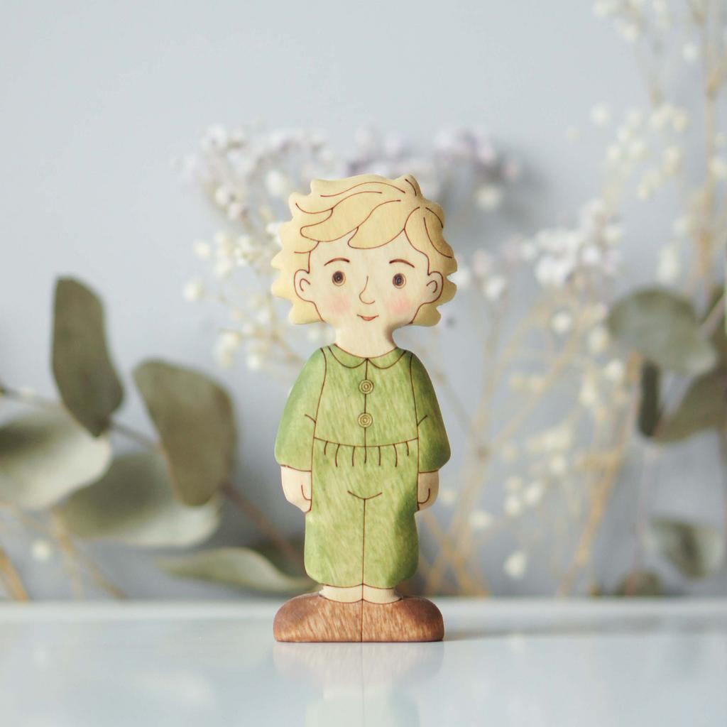 Boy (in green) blond (light skin)