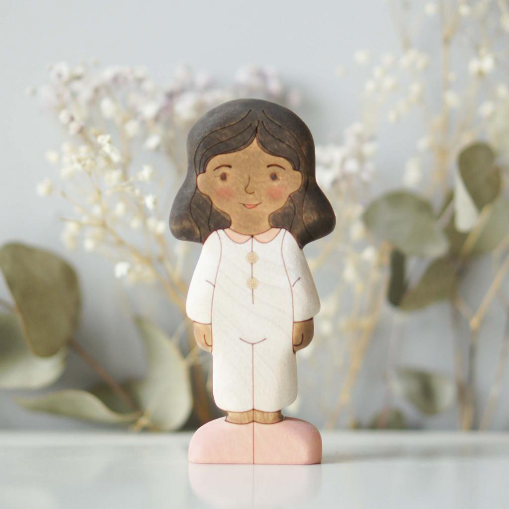 Girl (in white) brunette (dark skin)