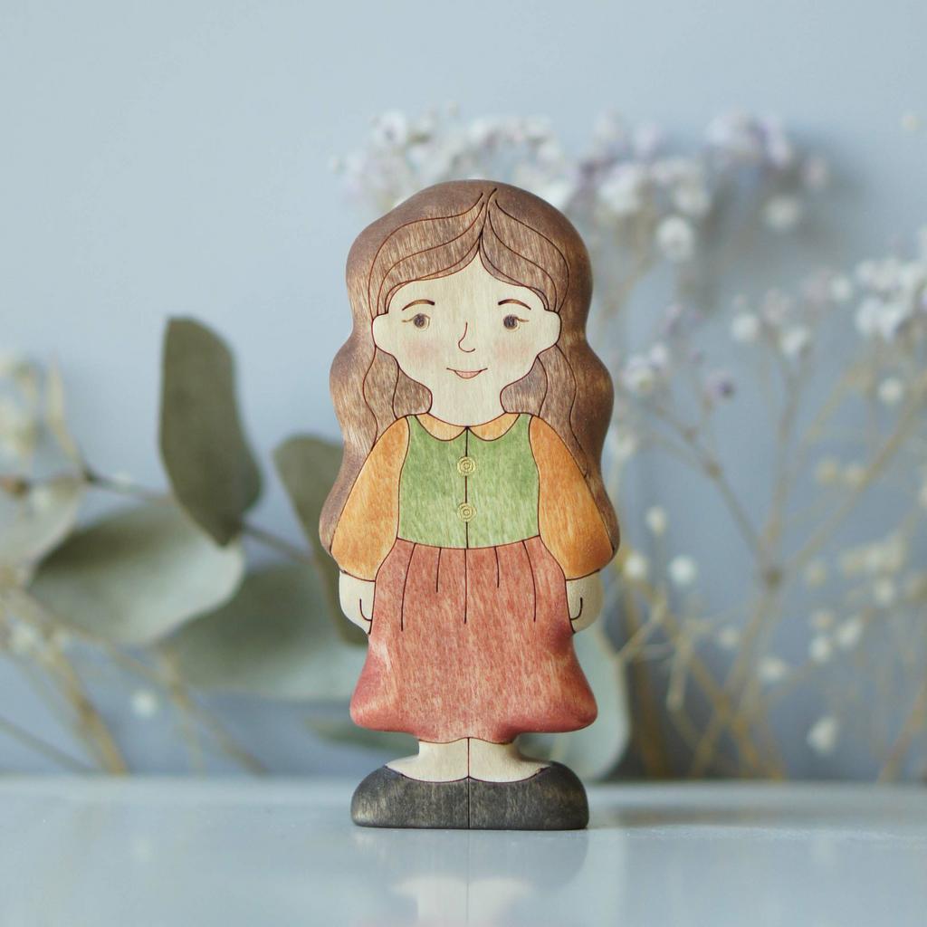 Girl (in autumn dress) brunette (light skin)