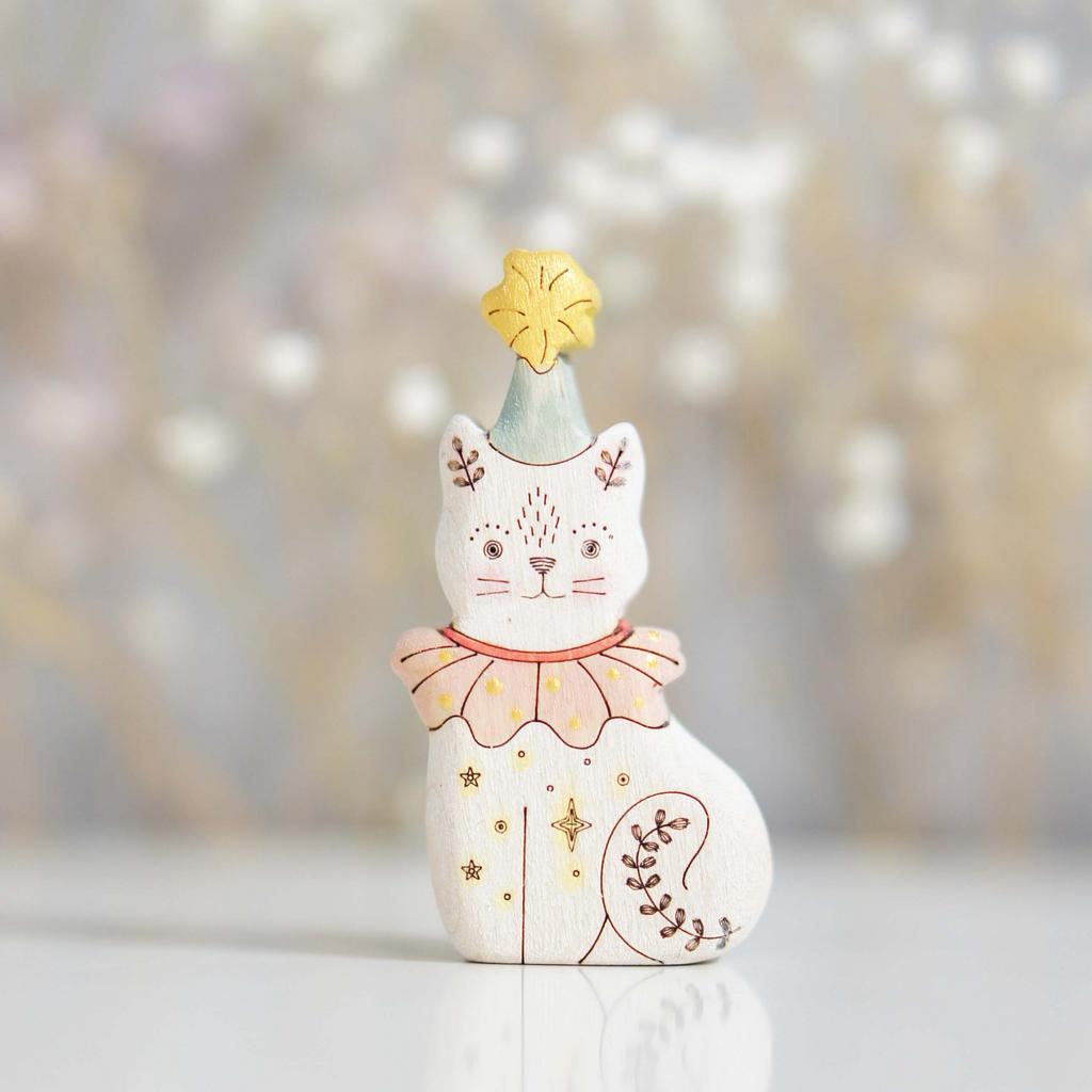 Circus cat toy (white) (with sparkle)