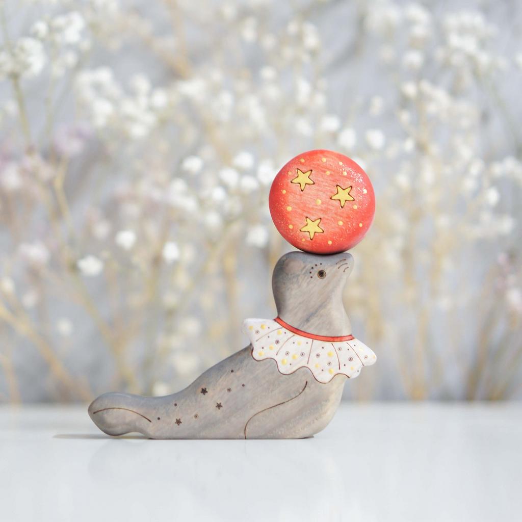 Circus navy seal with a ball toy (grey) (with sparkle)